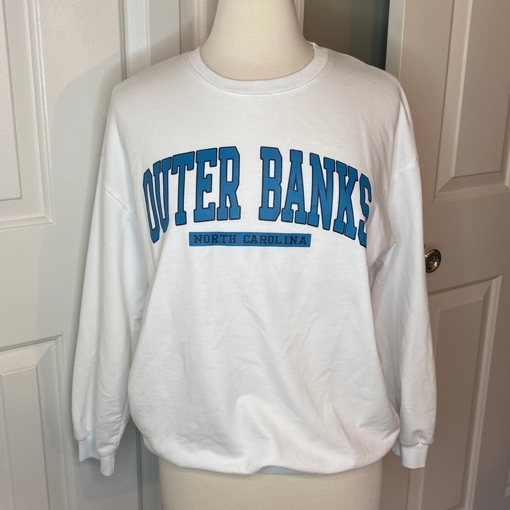 NWOT Romwe Outer Banks Lightweight Sweatshirt Size Medium